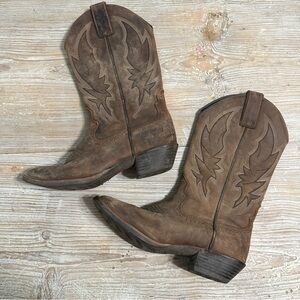 Justin Cowboy Boots, perfectly worn in brown leather, sz 7
